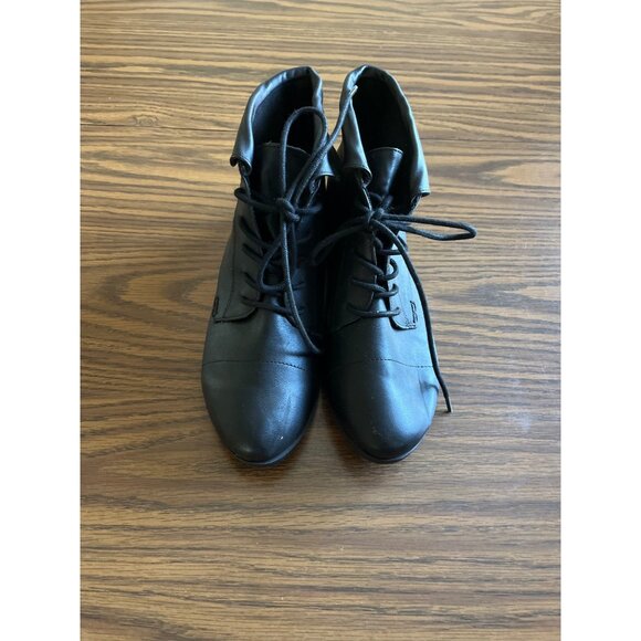 Gloria Vanderbilt Claudette black lace up ankle boots size 9W - Picture 1 of 7